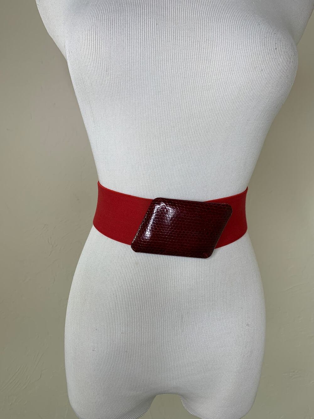 Pearl Vintage Red Stretch Belt Faux Leather Buckle Geometric Design Sz Medium